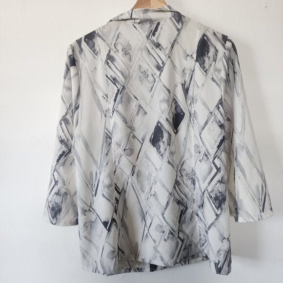 Weekends Chicos Size 1 Button Down Grey Blouse Shacket Light Jacket - Picture 4 of 4